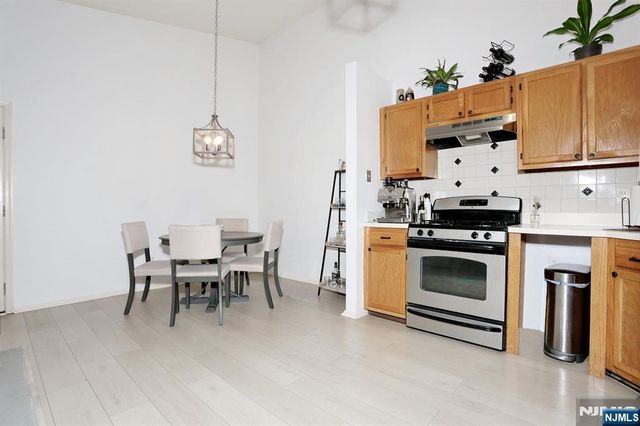 1093 Ash Drive, Mahwah, NJ 07430