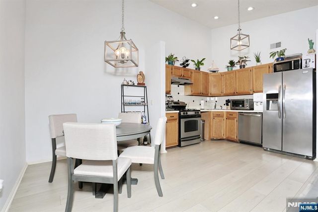 1093 Ash Drive, Mahwah, NJ 07430
