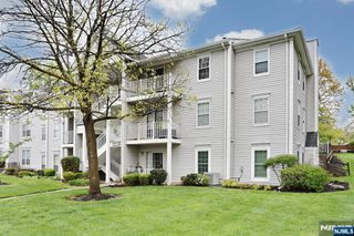1093 Ash Drive, Mahwah, NJ 07430