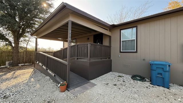 110 Crockett Street B & F, Valley View, TX 76272