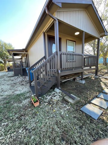 110 Crockett Street B & F, Valley View, TX 76272