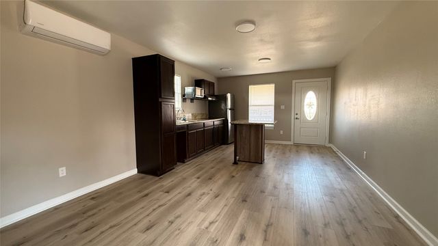 110 Crockett Street B & F, Valley View, TX 76272
