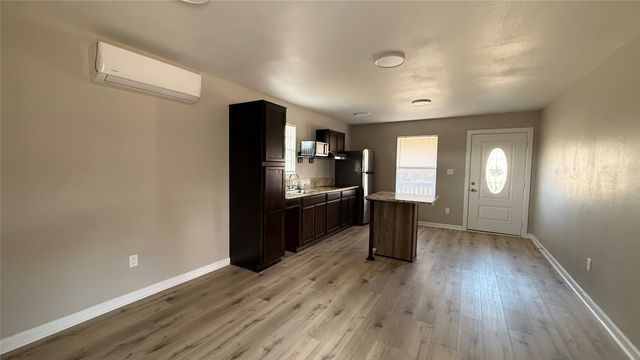 110 Crockett Street B & F, Valley View, TX 76272