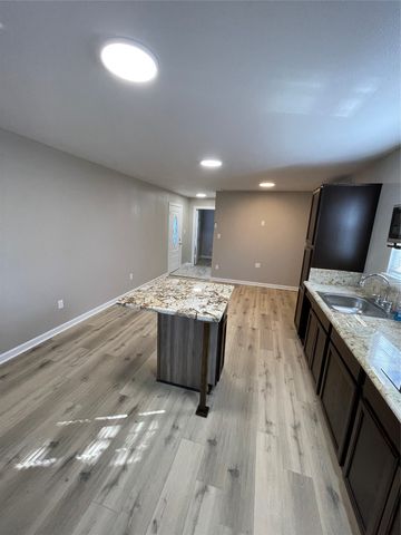 110 Crockett Street B & F, Valley View, TX 76272