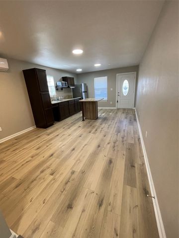 110 Crockett Street B & F, Valley View, TX 76272