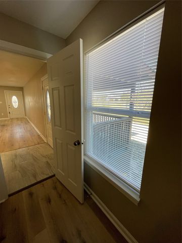 110 Crockett Street B & F, Valley View, TX 76272