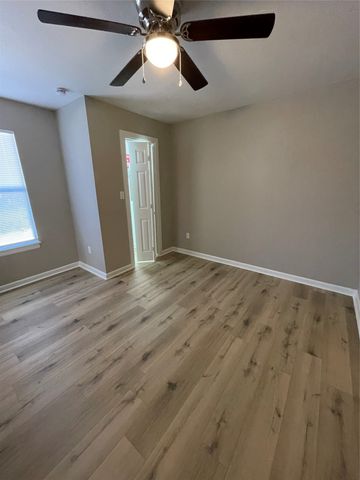 110 Crockett Street B & F, Valley View, TX 76272