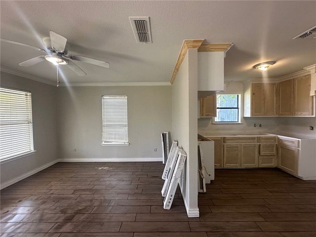 721 Elesa St, Corpus Christi, TX 78405