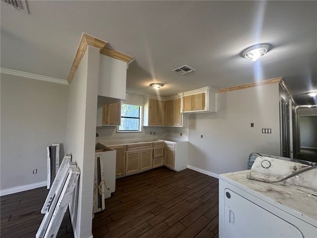 721 Elesa St, Corpus Christi, TX 78405