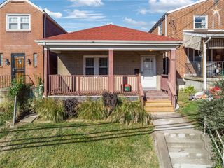 7637 Roslyn St, Swissvale, PA 15218