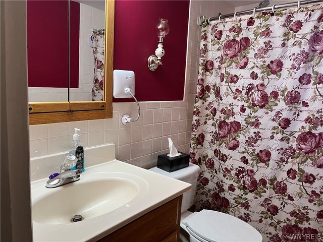 221 Commodore Terrace, Cheektowaga, NY 14225