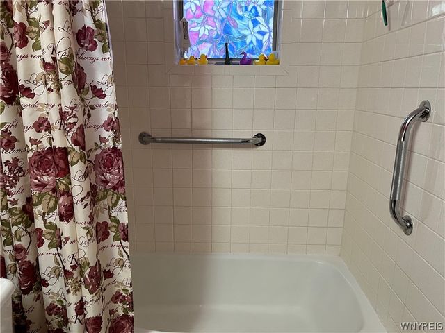 221 Commodore Terrace, Cheektowaga, NY 14225