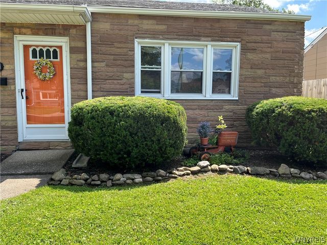 221 Commodore Terrace, Cheektowaga, NY 14225