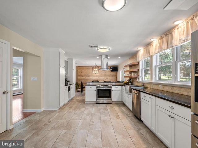 31 GLEN MANOR LN, Glenmoore, PA 19343