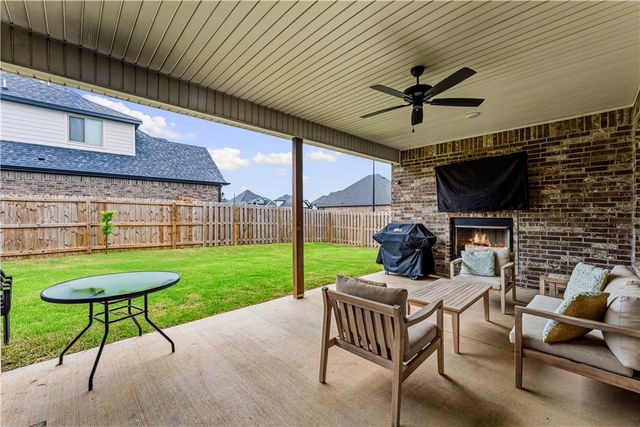 1400 Dresden Drive, Centerton, AR 72719