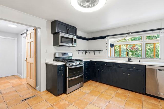 290 French Road, Henniker, NH 03242
