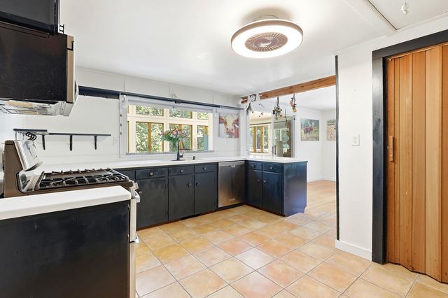290 French Road, Henniker, NH 03242