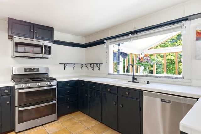 290 French Road, Henniker, NH 03242
