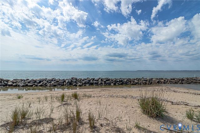 161 Beach Cove Drive, White Stone, VA 22578