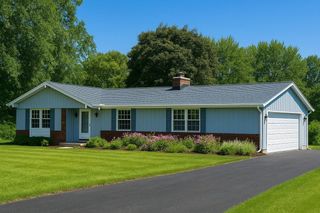 5810 S Balmoral DRIVE, New Berlin, WI 53146
