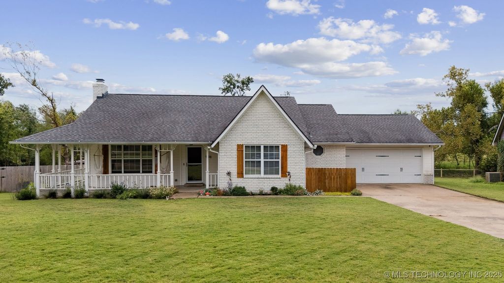 998 N Douglas Drive, Claremore, OK 74017