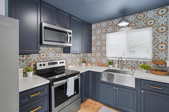 370 Ling Street, Bayou Vista, TX 77563