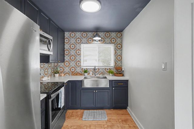 370 Ling Street, Bayou Vista, TX 77563