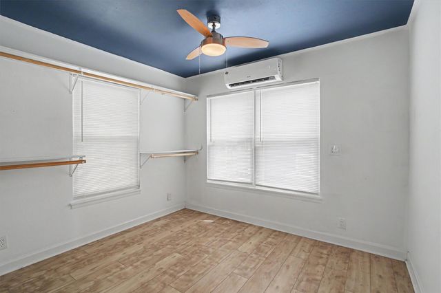 370 Ling Street, Bayou Vista, TX 77563