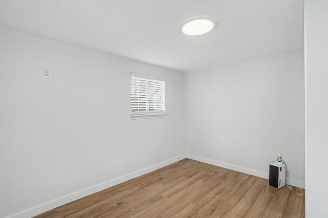 370 Ling Street, Bayou Vista, TX 77563