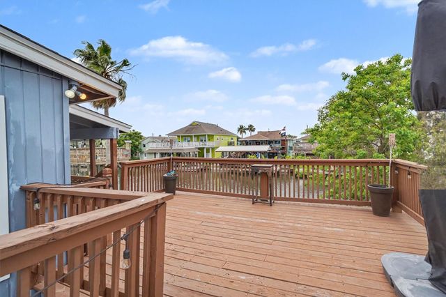 370 Ling Street, Bayou Vista, TX 77563