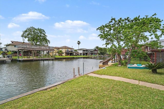 370 Ling Street, Bayou Vista, TX 77563