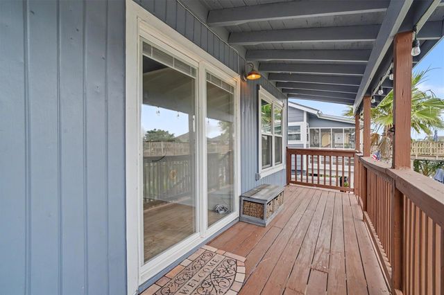 370 Ling Street, Bayou Vista, TX 77563