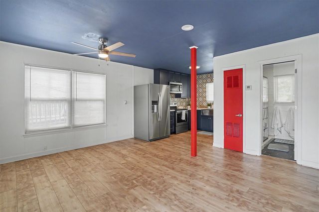 370 Ling Street, Bayou Vista, TX 77563