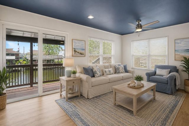 370 Ling Street, Bayou Vista, TX 77563