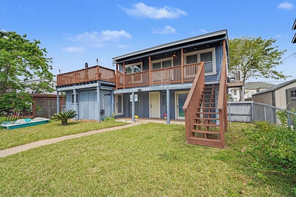 370 Ling Street, Bayou Vista, TX 77563