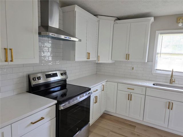 2064 Skyland Glen Drive, Snellville, GA 30078