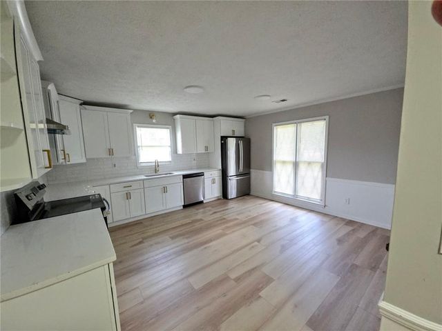 2064 Skyland Glen Drive, Snellville, GA 30078
