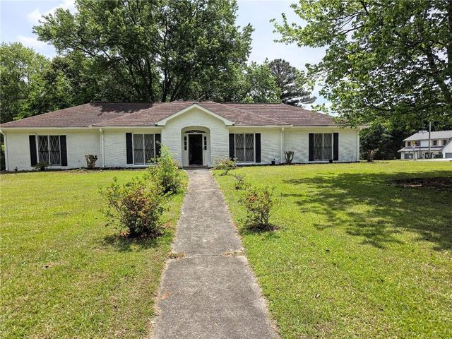 2064 Skyland Glen Drive, Snellville, GA 30078