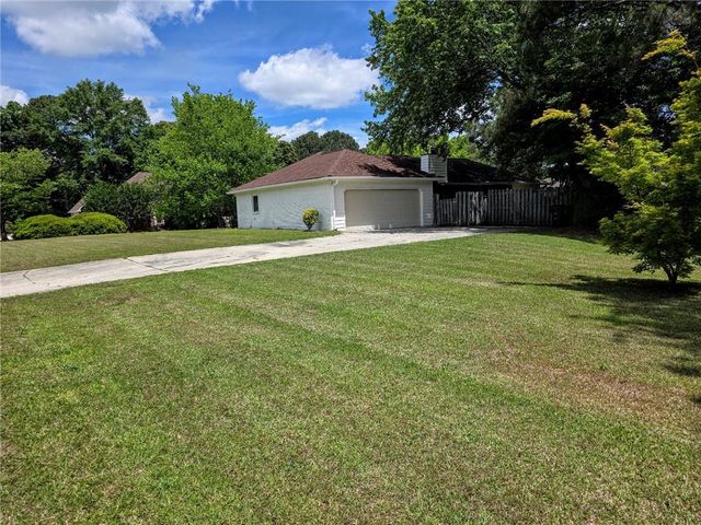 2064 Skyland Glen Drive, Snellville, GA 30078