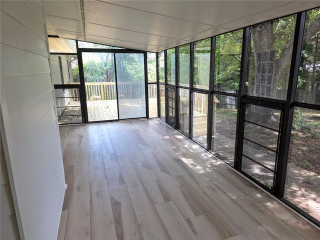 2064 Skyland Glen Drive, Snellville, GA 30078