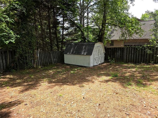 2064 Skyland Glen Drive, Snellville, GA 30078