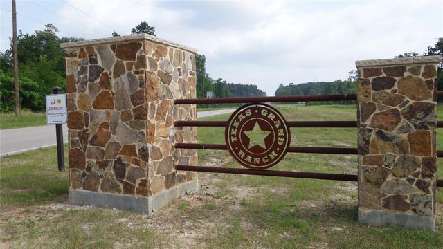 215 Grey Feather Road, Huntsville, TX 77340