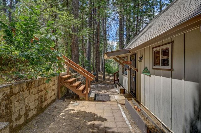 2567 Murphys Dr, Arnold, CA 95223