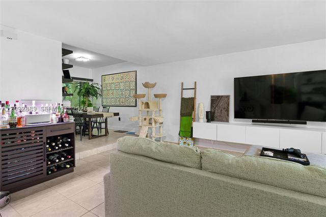 6217 SW 78th St 2B, South Miami, FL 33143