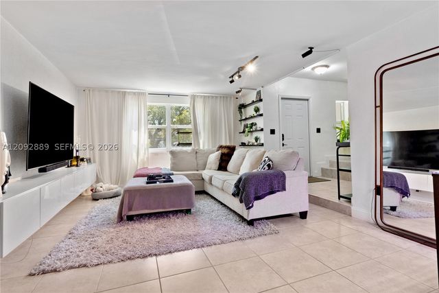 6217 SW 78th St 2B, South Miami, FL 33143
