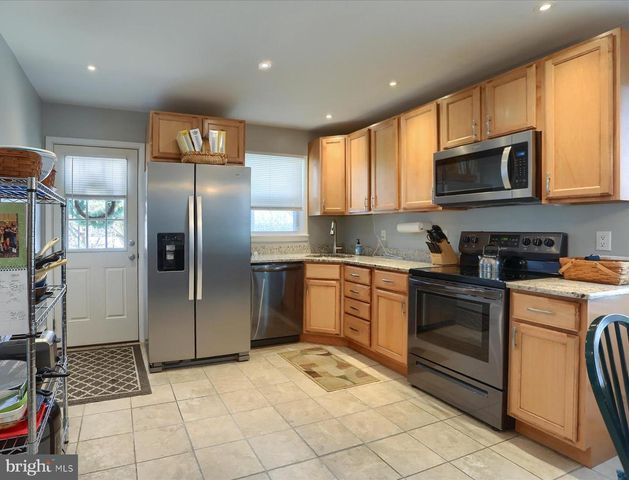 144 MAHANTONGO DR, Pottsville, PA 17901