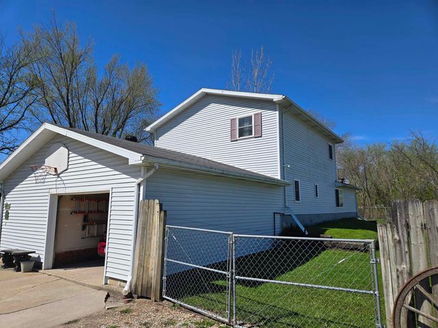 216 Berlin Avenue, Traer, IA 50675