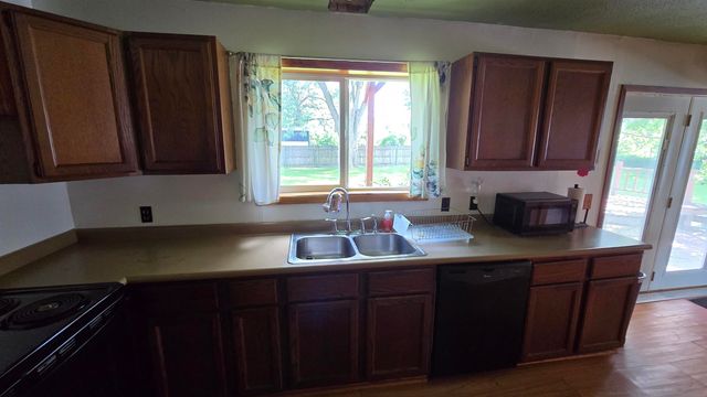 216 Berlin Avenue, Traer, IA 50675