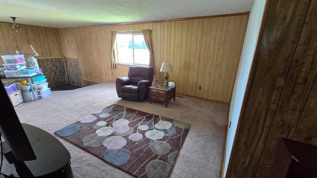 216 Berlin Avenue, Traer, IA 50675