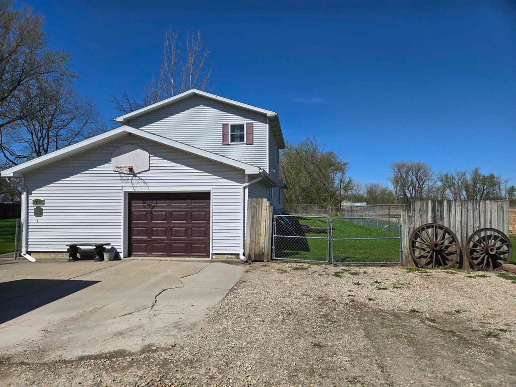 216 Berlin Avenue, Traer, IA 50675